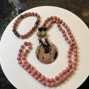 Elegant Pink Beaded Necklace and Bracelet Set